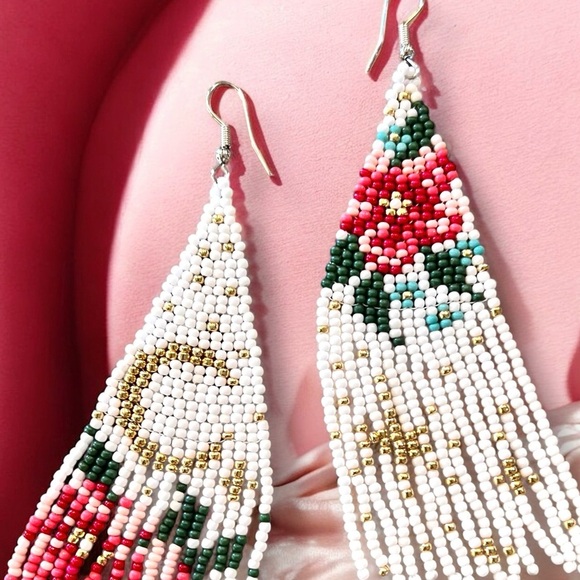 These beautiful feminine earrings feature a vibrant blend of colors - Picture 16 of 17